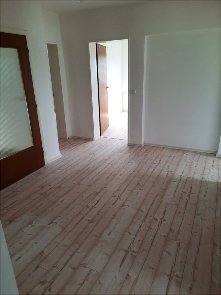 Erstbezug, renovierte, 3-4 Zimmer-Wohnung, Bad u. Küche neu, Garage, in Obertshausen in Obertshausen