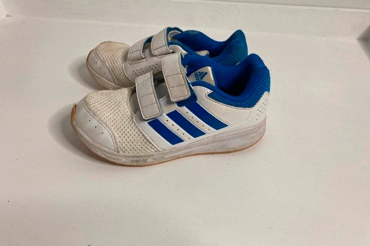 Kinderschuhe Adidas 30 in Salzgitter