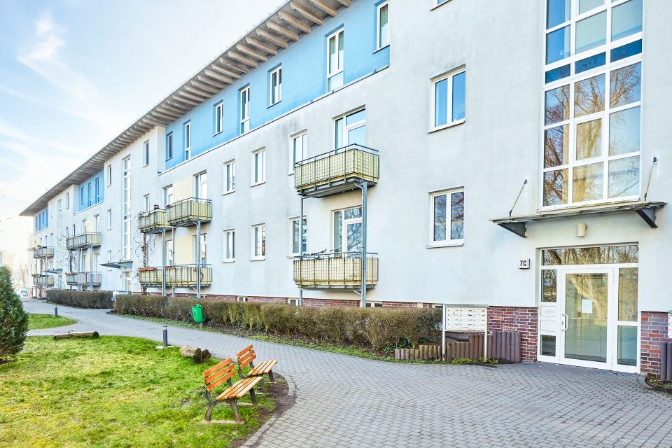 Vermietete Hochparterre-Wohnung mit 3 Zimmern & 3 Balkonen in grüner Lage Berlins in Berlin