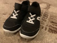 Turnschuhe für die Halle Gr. 34 schwarz Sneaker Baden-Württemberg - Ispringen Vorschau