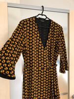 42 XL Wickelkleid One Two Luxzuz Mantel ZARA Bluse senf schwarz Hessen - Schöffengrund Vorschau
