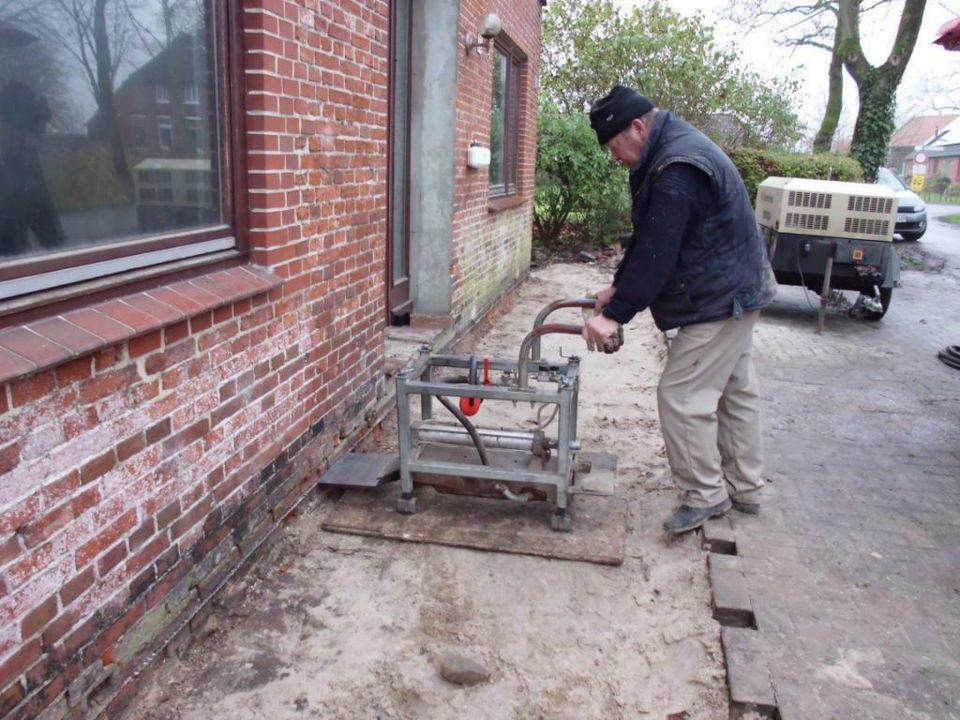 Mauertrockenlegung durch Edelstahlplatten in Schwanewede