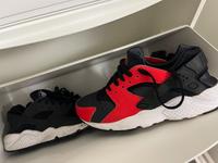 Nike hurache schwarz weiß, rot schwarz Friedrichshain-Kreuzberg - Friedrichshain Vorschau