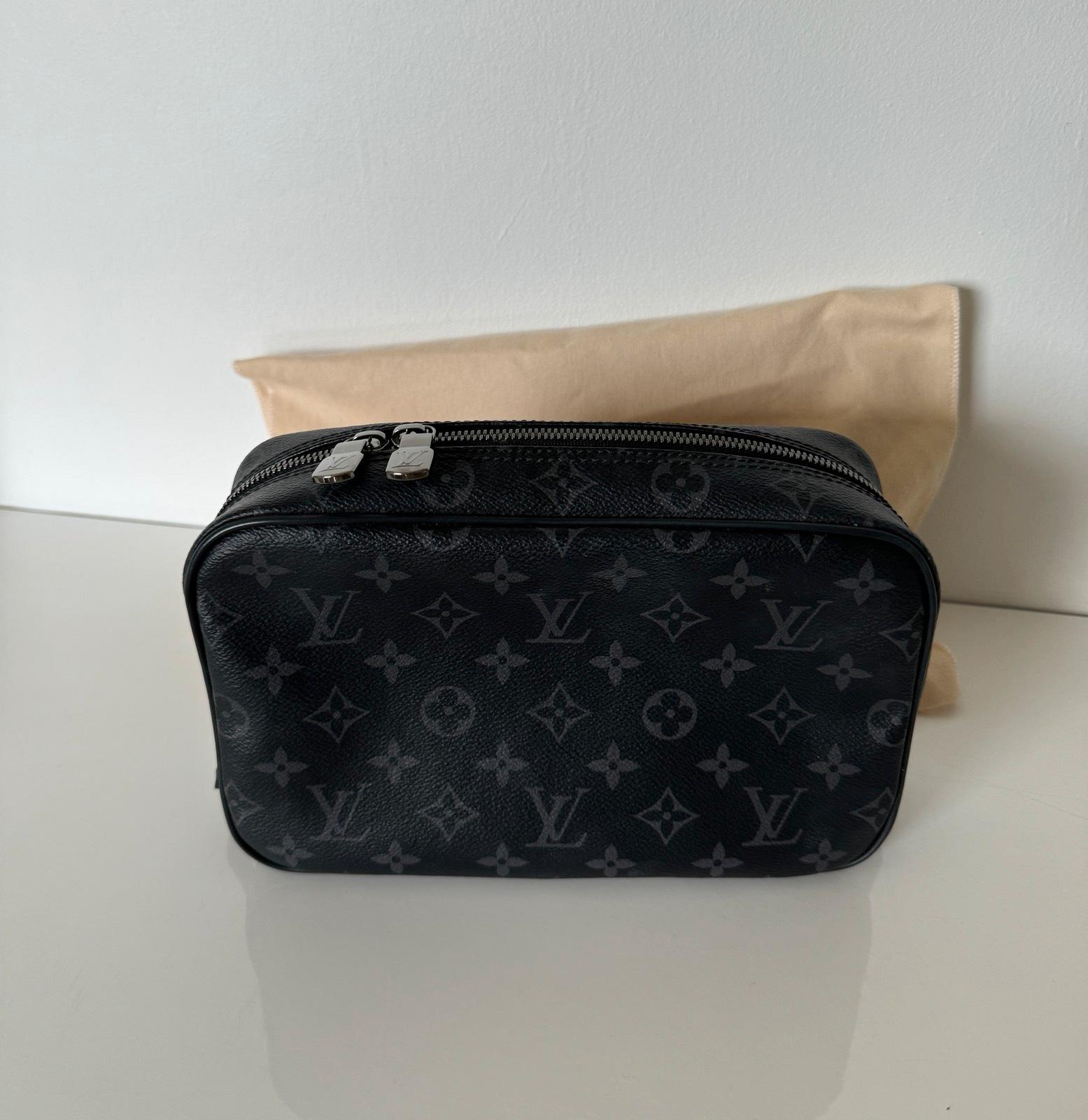 Loui vuitton pouch bag hotsell