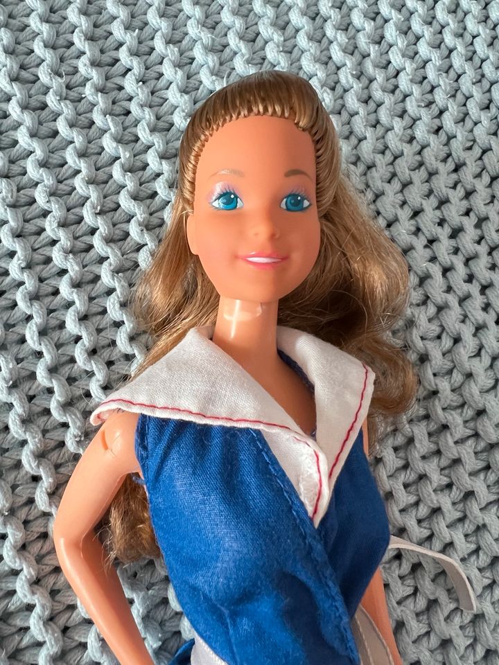 6€ - Brünette 80er Barbie Heart mom in Eschborn