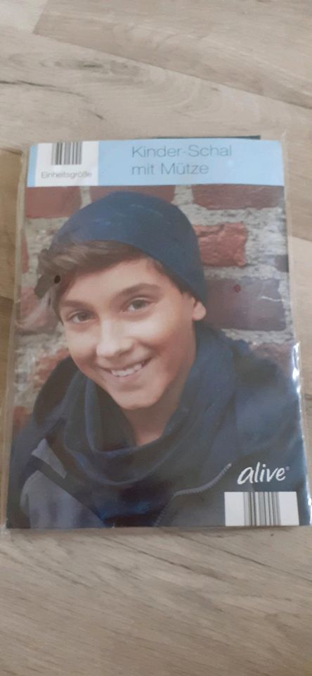 Kinder-Schal mit Mütze originalverpackt in Plauen