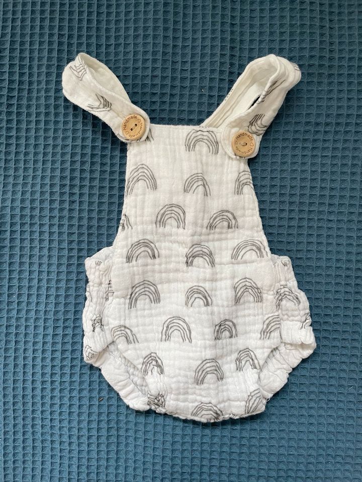 Babykleidung / Newborn / Erstausstattung in Mehren