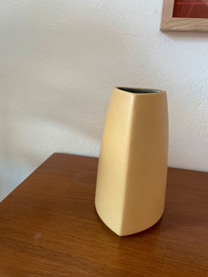 Vintage Amano Keramik dreieckige Vase gelb Westdeutschland in Braunschweig