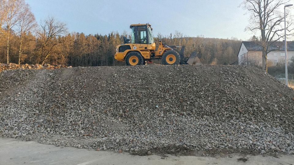 Vermiete Baumaschinen Bagger Minibagger Radlader Mobilbagger in Plankenfels