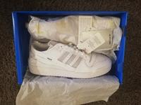 Weiße Adidas Sneaker (“YOLO“) Berlin - Mitte Vorschau