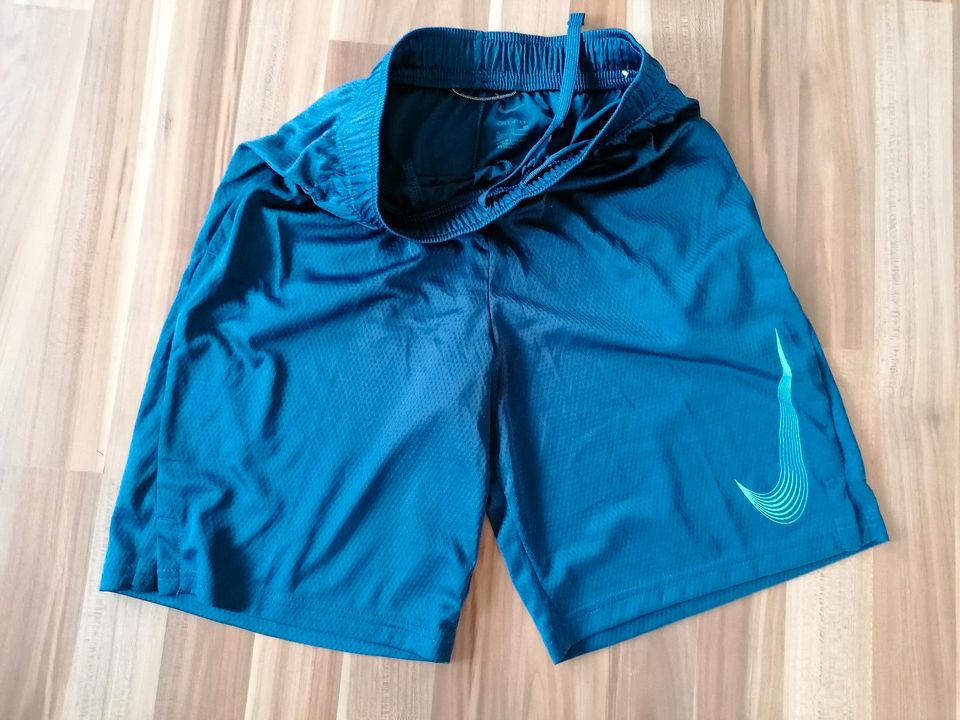 Nike Sporthose dunkelblau neuwertig in Gütersloh