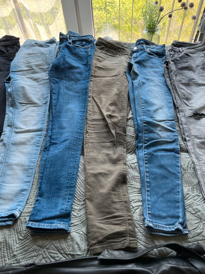 Kleidung Mädchen Hosen Gr. 158-XS ab 5€ VB/Stück in Nierstein