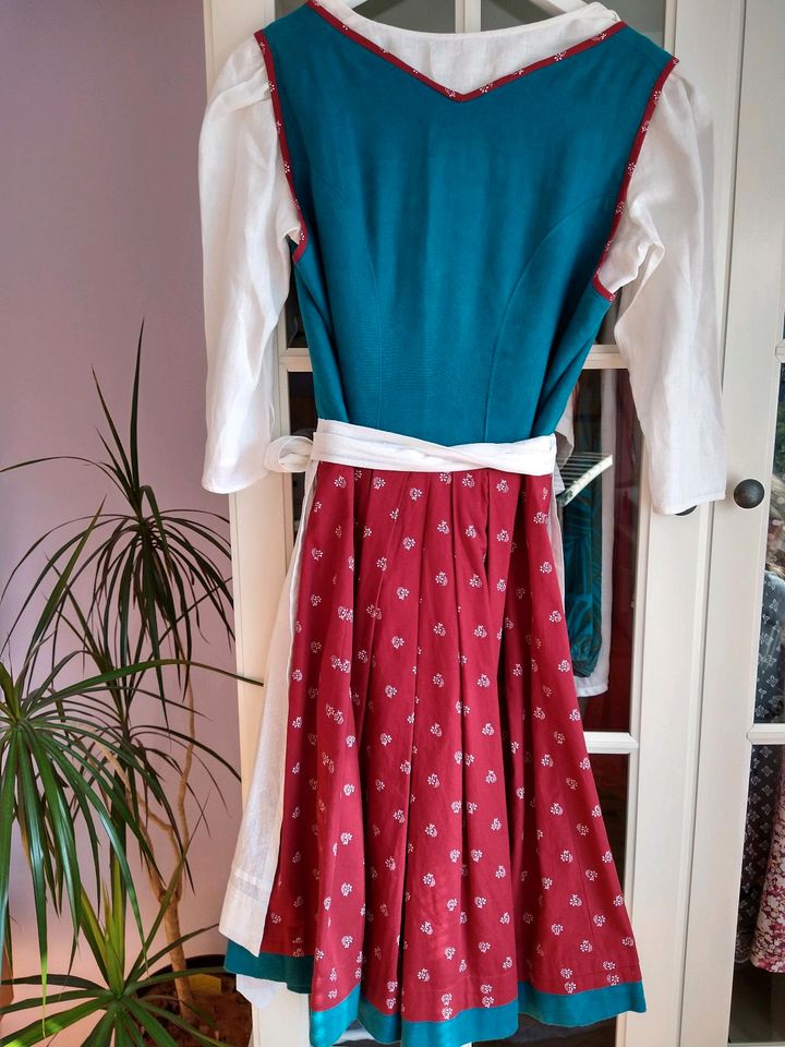 Dirndl mit 2 Schürzen von Schneiderin Gr. 40 in Kelheim