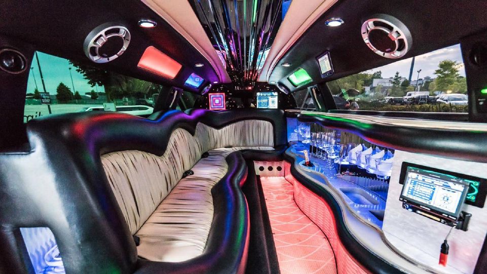 Weiße Stretchlimousine in Heilbronn für Hochzeit, JGA, Party uvm. in Möglingen 