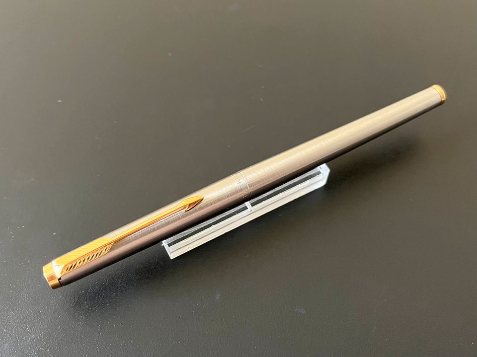 Vintage Parker 180 Rollerball Edelstahl mit Gold in München