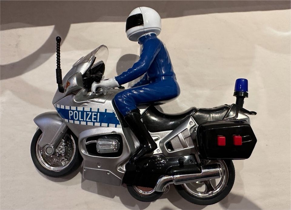 Polizei Motorrad mit Blaulicht und Sprechfunktion in Recklinghausen
