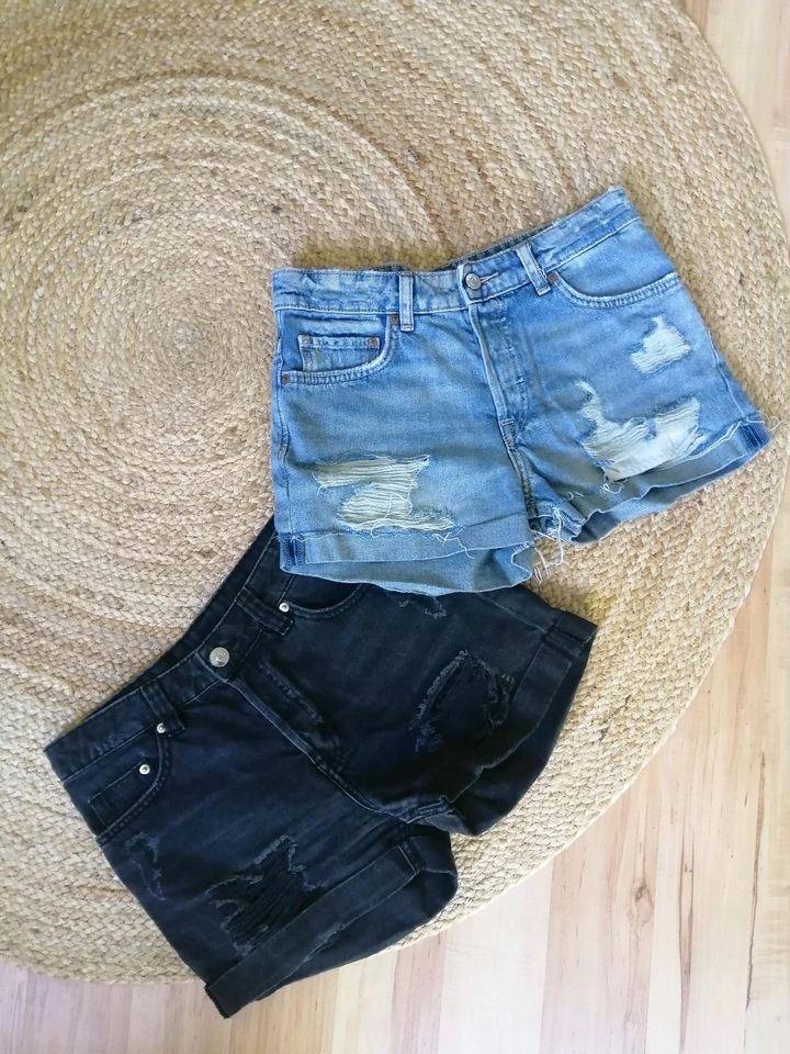 Kurze fetzige Jeanshosen in Flensburg