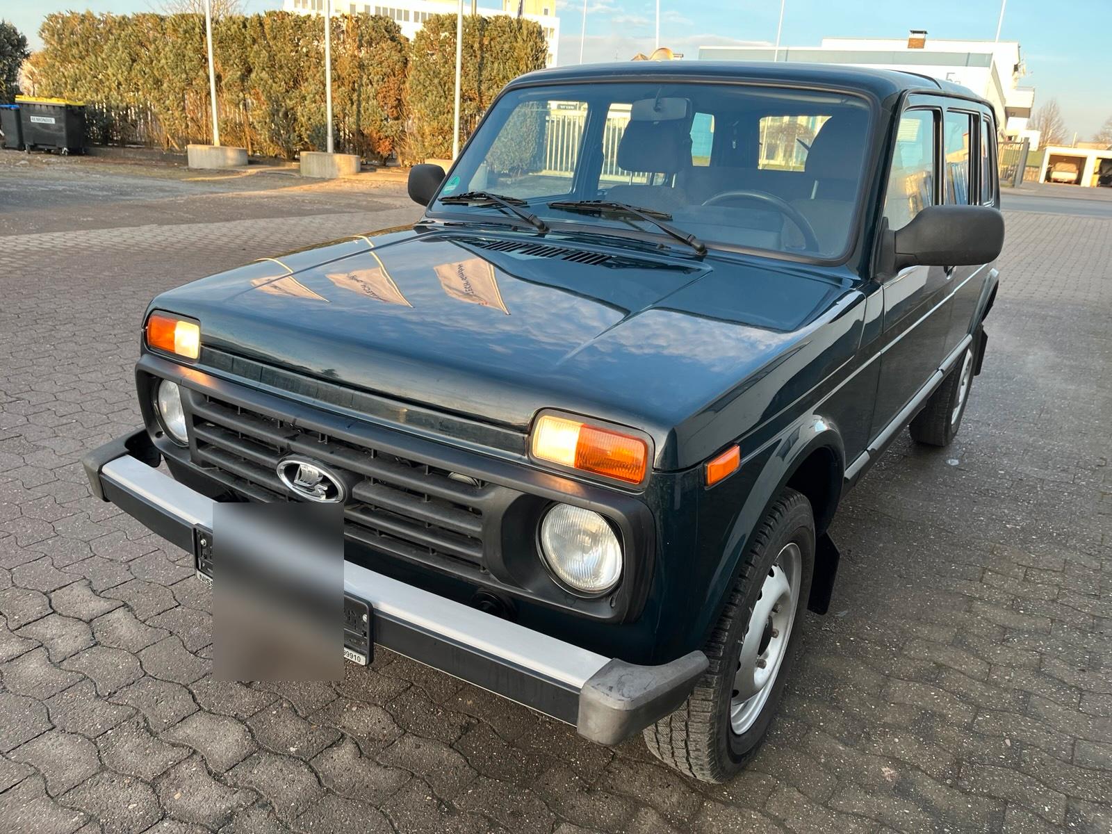 Abbildung des Autos Lada Niva 2131 5 Türen. …