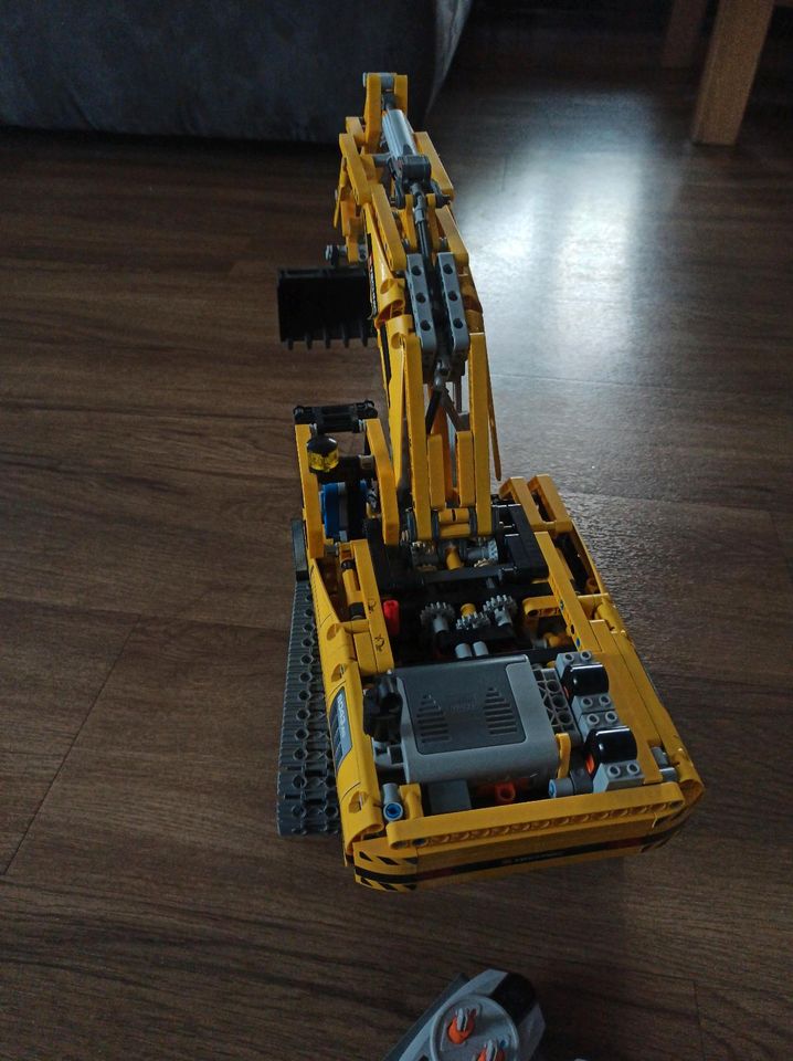 Lego Technic 8043 Rc Bagger Kettenbagger in Arrach