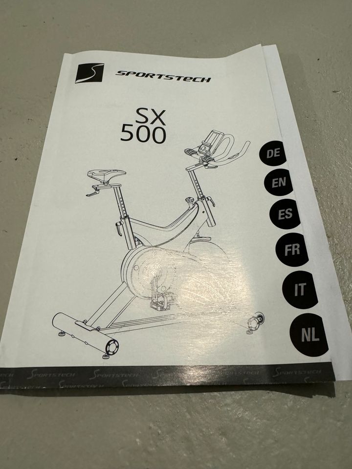 SX500 Speedbike Spinningbike von SportsTech - TOP Zustand in Korntal-Münchingen