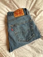 Levi’s vintage 30/32 mittel blau top Zustand Friedrichshain-Kreuzberg - Kreuzberg Vorschau