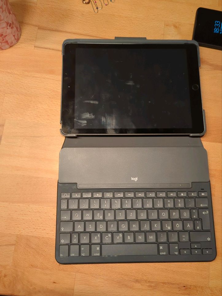iPad Hülle mit Tastatur von Logitec ggf inkl. iPad in Leegebruch