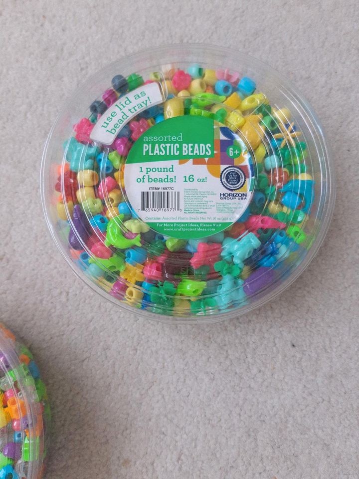 Plastik Beads/Perlen für Kinderketten zum Basteln in Hösbach