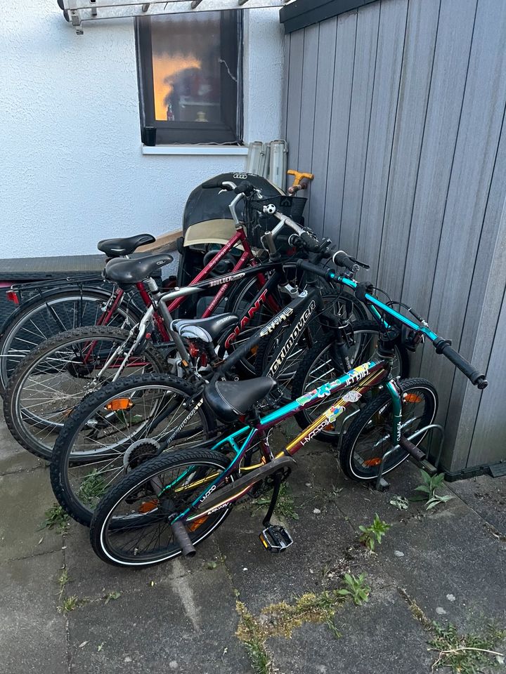 Fahrräder als Bastelfahrräder abzugeben in Hamburg