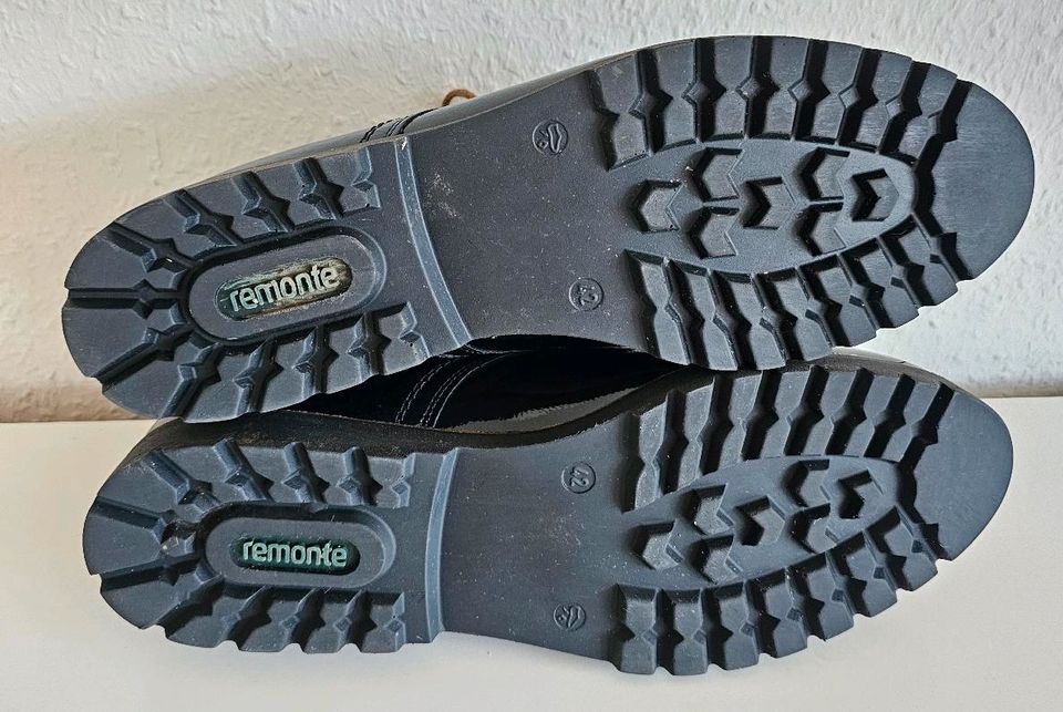 Remonte Gr. 42 Schnürstiefel Lackleder schwarz Lammwollfutter in Bad Segeberg