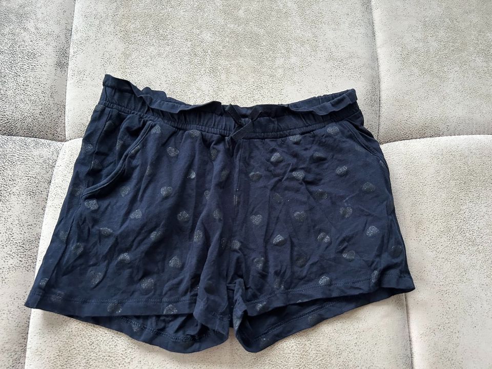 H&M Shorts kurze Hose blau Herzen Glitzer Gr.134/140 in Lohmar