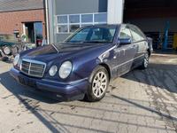 Mercedes W210 E240 Rostfrei Checkheft 1.Hand Elektr. Sitze Schleswig-Holstein - Osdorf Vorschau