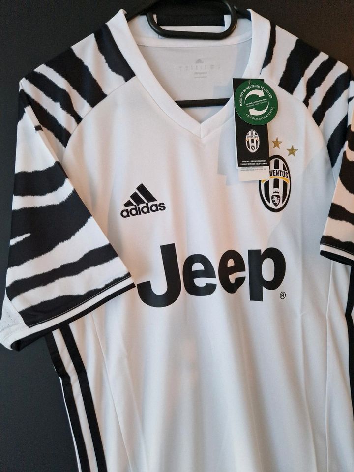 Juventus Turin Trikot 2016 NEU! GR. S Original Adidas ⚽️ Fußball in  Baden-Württemberg - Bad Rappenau | eBay Kleinanzeigen ist jetzt  Kleinanzeigen