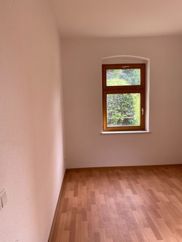 günstige 2 Zimmer + Kü + Bad + Flur Wohnung EG 53m² ruhige Lage in Niederwiesa