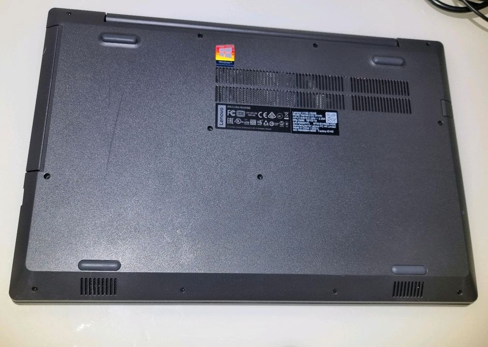 Lenovo V130-15IKB i5-7200U 8gb RAM 250GB SSD in Augsburg