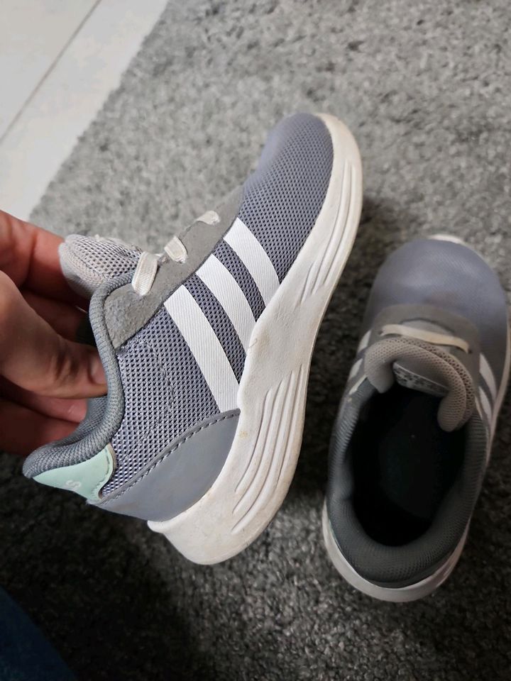 Adidas Schuhe Grau Große 25 in Kamp-Lintfort