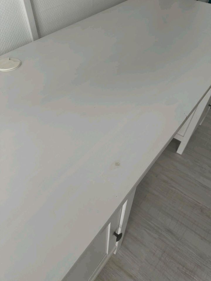 Ikea Hemnes Schreibtisch weiß gebeizt in Berlin