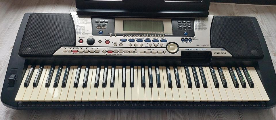 Keyboard Yamaha PSR-550 in Olpe