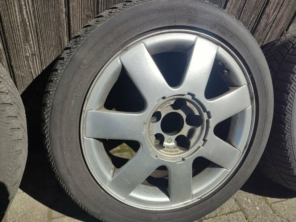 VW Golf Jetta Alufelgen mit Reifen 1H0601025AG 6,5x15 ET43 5x100 in Merenberg