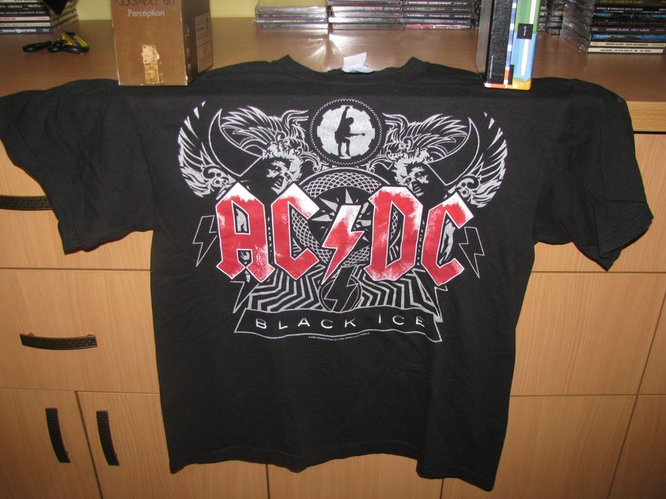 Metal Rock T-Shirt  Iron Maiden , Megadeth, Hypocrisy, AC/DC in Poing