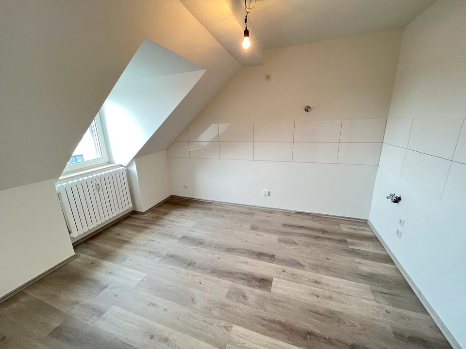 **TOP**renovierte 2-Zimmer Dachgeschosswohnung! in Essen