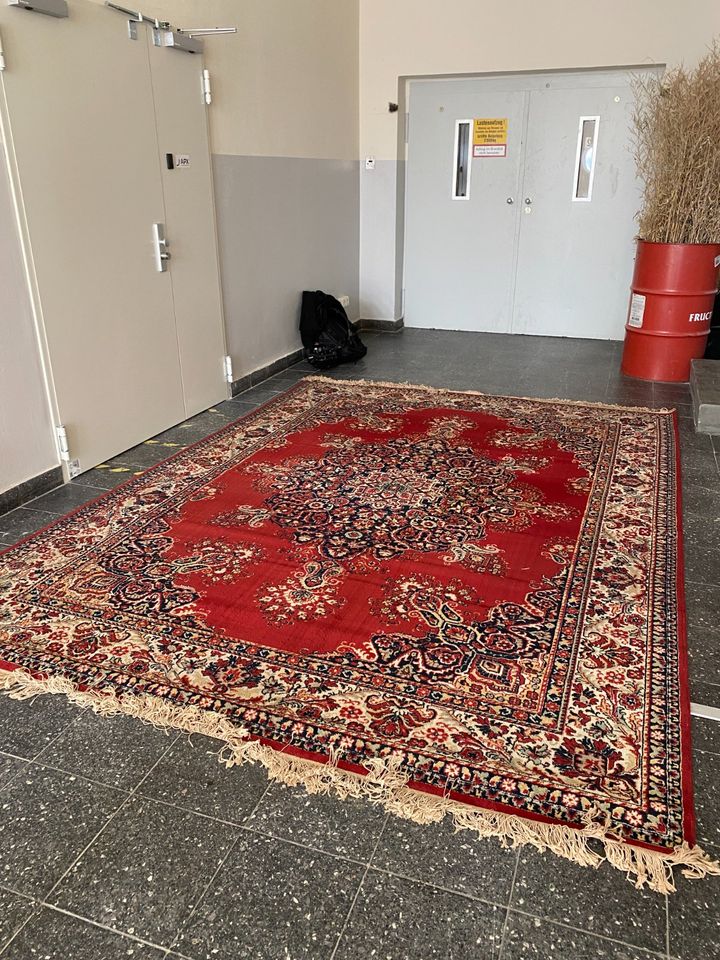 Riesiger Teppich aus der DDR in Berlin