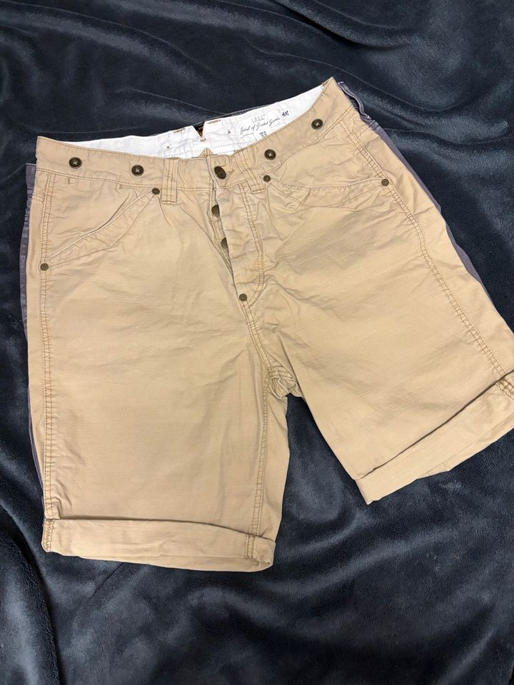 Super dry H&M Männer Hosen Herren shorts in Berlin