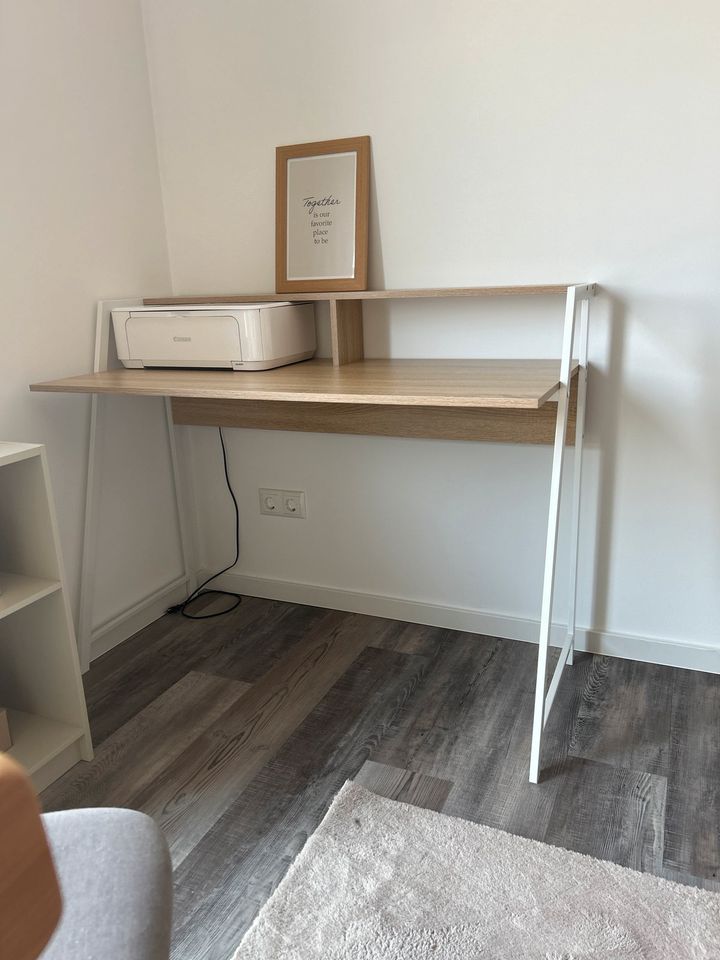 Schöner Schreibtisch Holz/weiß neu in Eschweiler