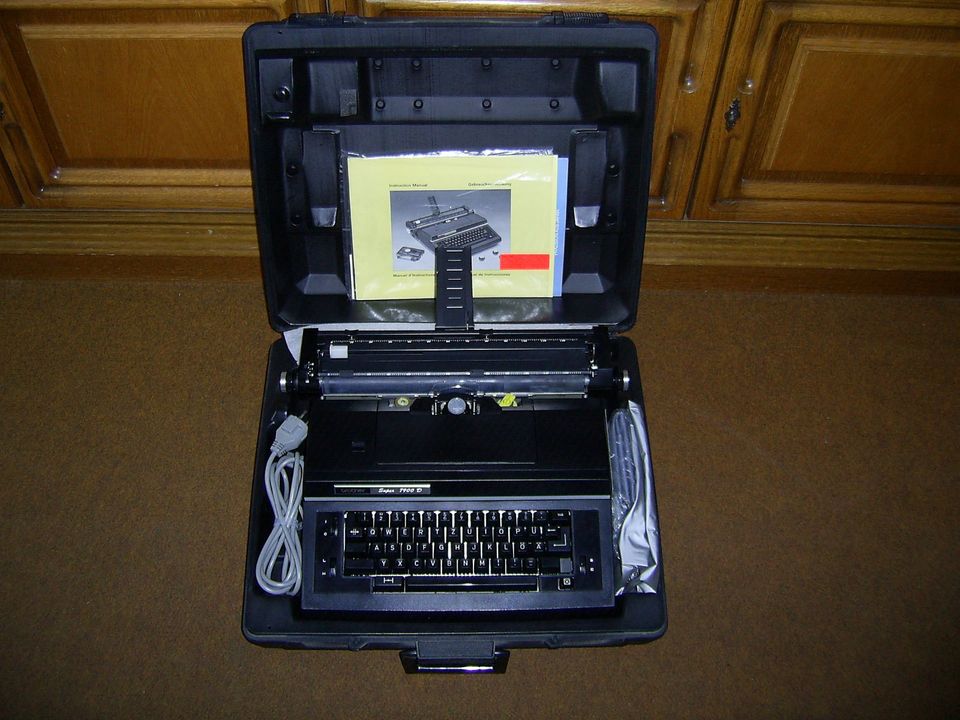 Elektrische Schreibmaschine Brother Super 7900 D mit Hartschalenk in Immenstaad