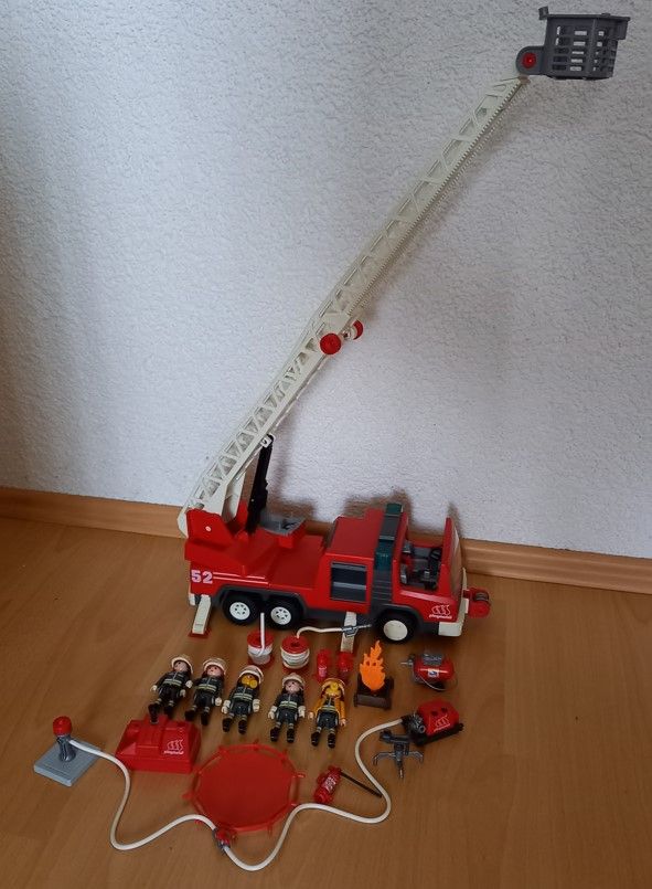 Playmobil 3182 großes Feuerwehr Leiterfahrzeug von 2002 in Nieder-Olm