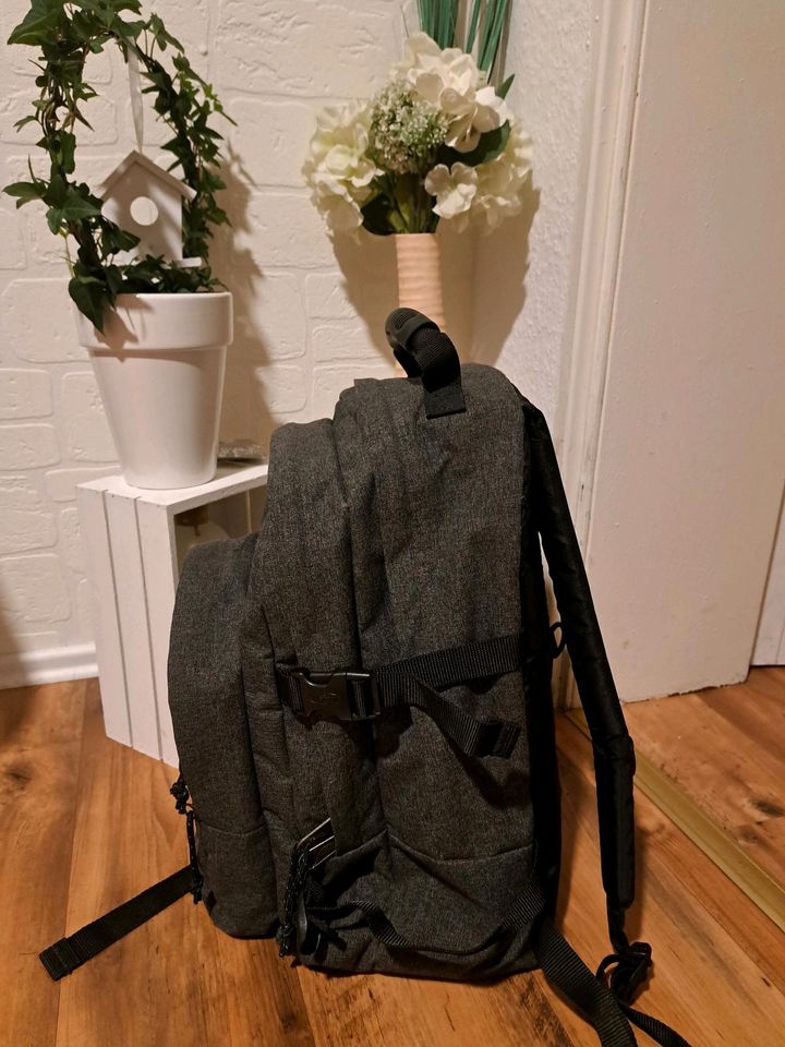 Eastpack Schulrucksack in Aurich