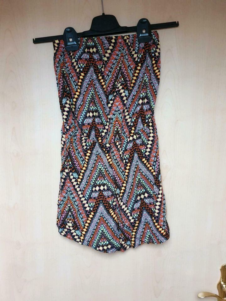 Playsuit Einteiler Bandeau bunt h&m Damen 38 in Oberbergkirchen