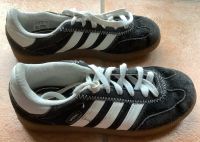 Hallenturnschuhe von Adidas in Größe 35 Bielefeld - Dornberg Vorschau