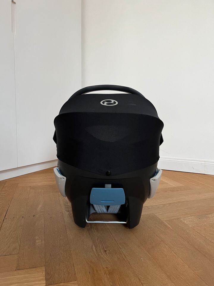 Cybex Aton 5 Car seat (2 x verfügbar / 2 x available) in Berlin