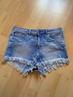 Hellblaue Jeans Short H&M Größe 36 neuwertig Bayern - Krumbach Schwaben Vorschau